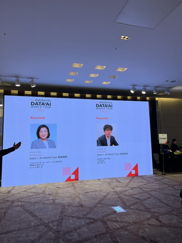 入り口付近の特大掲示